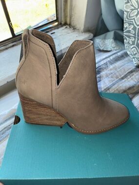 Toms Taupe V-Cut Ankle Booties with Stacked Heel